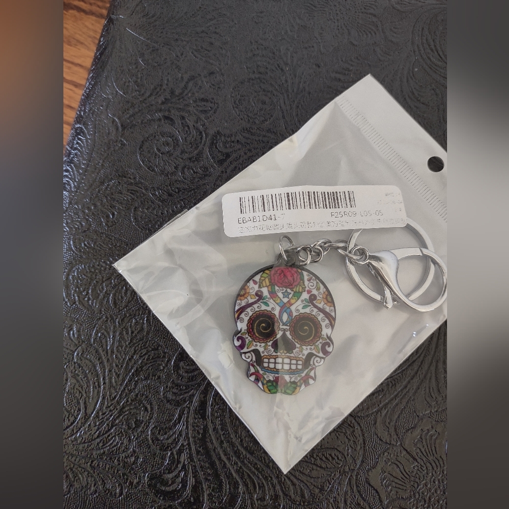 Embossed A5 Binders with Key Chain - Picture 15 of 15